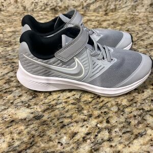Boys Nike Gray and Black Sneakers Modern Design
